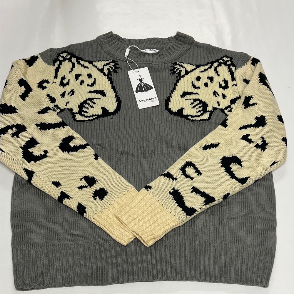 Gray and Cream Leopard Sweater Angashion